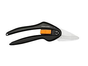 Ножницы универсальные SP28 Single Step FISKARS (лезвие - углеродистая сталь. для резки различный материалов. не для резки растений.)